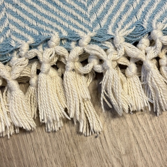 Vintage Hudson’s Bay Super Soft Tassel Throw Blanket – Neutral Geometric Design - Picture 4 of 7